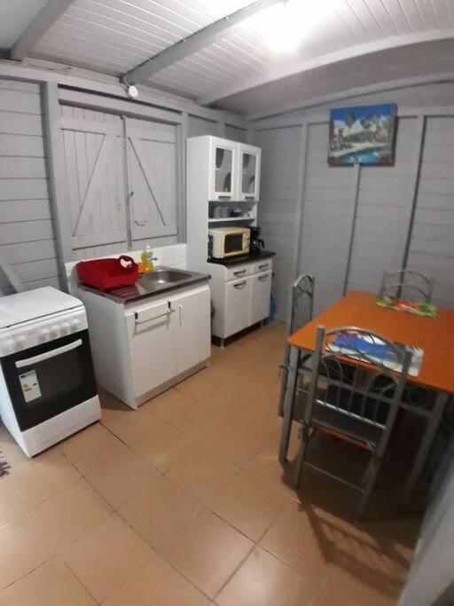 Hibiscus Apartment Les Abymes Ngoại thất bức ảnh